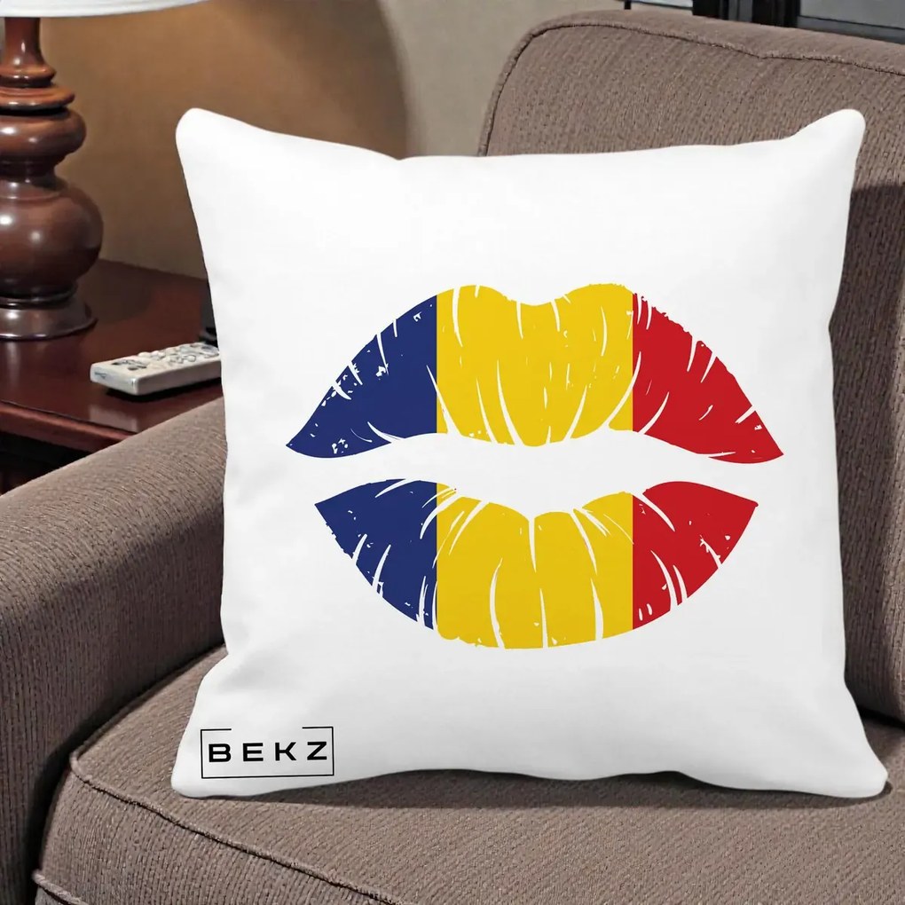 Perna Personalizata Buze Tricolor Romania, 40x40 cm, Alba Mata, Husa Detasabila, Perna Inclusa, BEKZ®