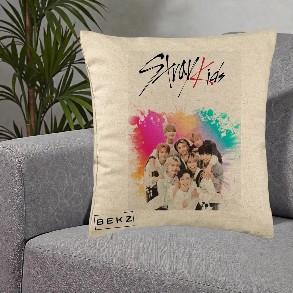 Perna Personalizata K-pop Stray Kids cu Splash Multicolor, 40x40 cm, Bej, Husa Detasabila, Perna Inclusa, BEKZ®