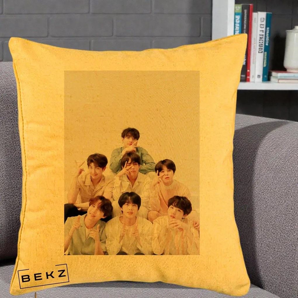 Perna Personalizata K-pop BTS Foto Grup Pastel, 40x40 cm, Galben, Husa Detasabila, Perna Inclusa, BEKZ®