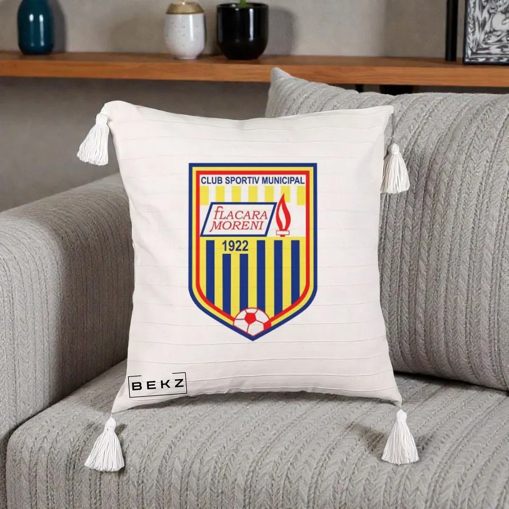 Perna Personalizata CSM Flacara Moreni 1922 Fotbal, 40x40 cm, Bej cu Franjuri, Husa Detasabila, Perna Inclusa, BEKZ®