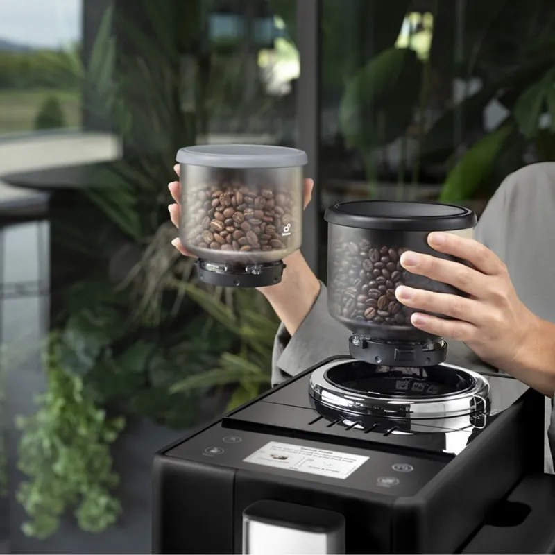 Mașină de espresso DeLonghi Rivelia Onyx Black EXAM440.55.B, 1450 W, 19 bari, 1,4 L, 16 băuturi, Aroma, LatteCrema Hot, Twin Shot, Bean Adapt, ecran tactil TFT, negru mat