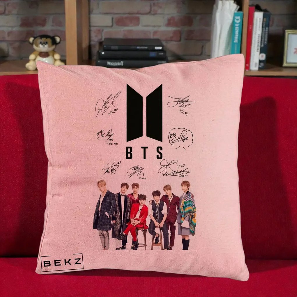 Perna Personalizata K-pop BTS Semnaturi Foto, 40x40 cm, Roz, Husa Detasabila, Perna Inclusa, BEKZ®