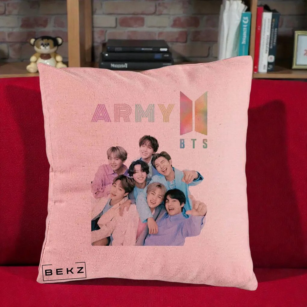 Perna Personalizata K-pop BTS ARMY Fotografie Grup Veseli, 40x40 cm, Roz, Husa Detasabila, Perna Inclusa, BEKZ®