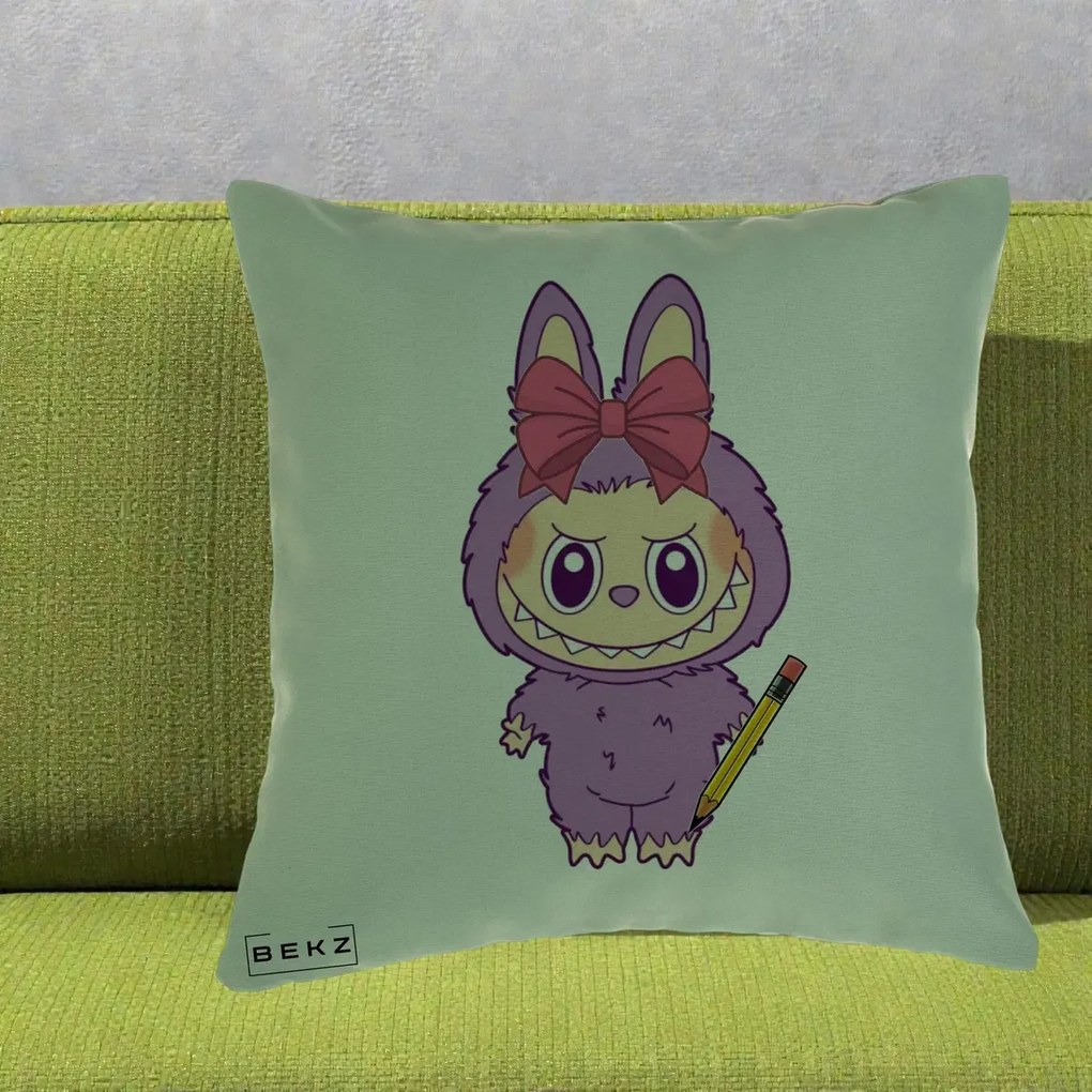 Perna Personalizata Labubu Mov cu Funda Rosie si Creion, 40x40 cm, Verde, Husa Detasabila, Perna Inclusa, BEKZ®