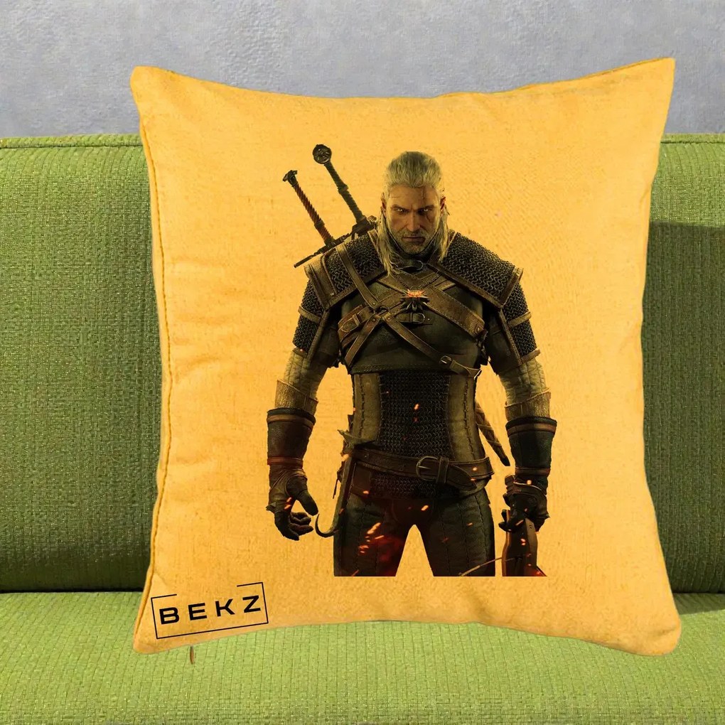 Perna Personalizata The Witcher Geralt of Rivia Portret, 40x40 cm, Galben, Husa Detasabila, Perna Inclusa, BEKZ®
