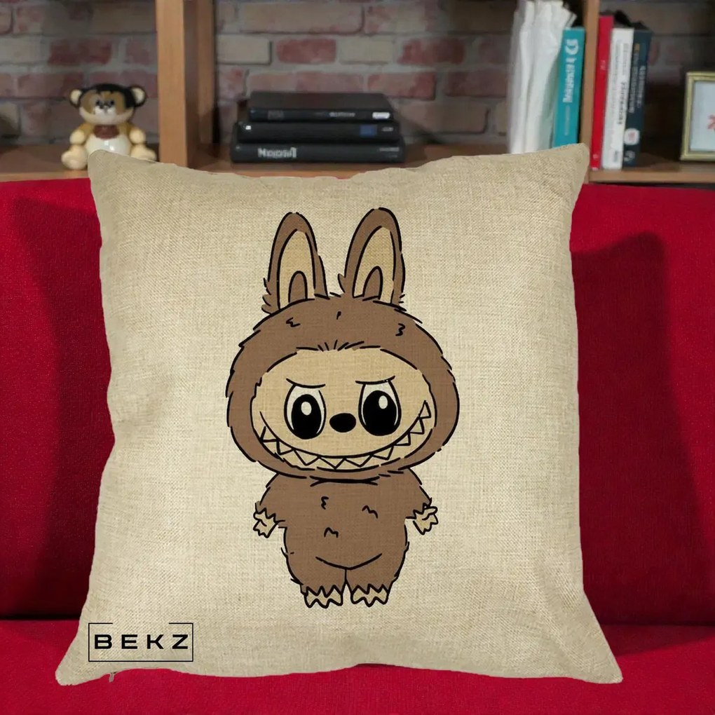 Perna Personalizata Labubu Maro Natural Solo, 40x40 cm, Crem, Husa Detasabila, Perna Inclusa, BEKZ®