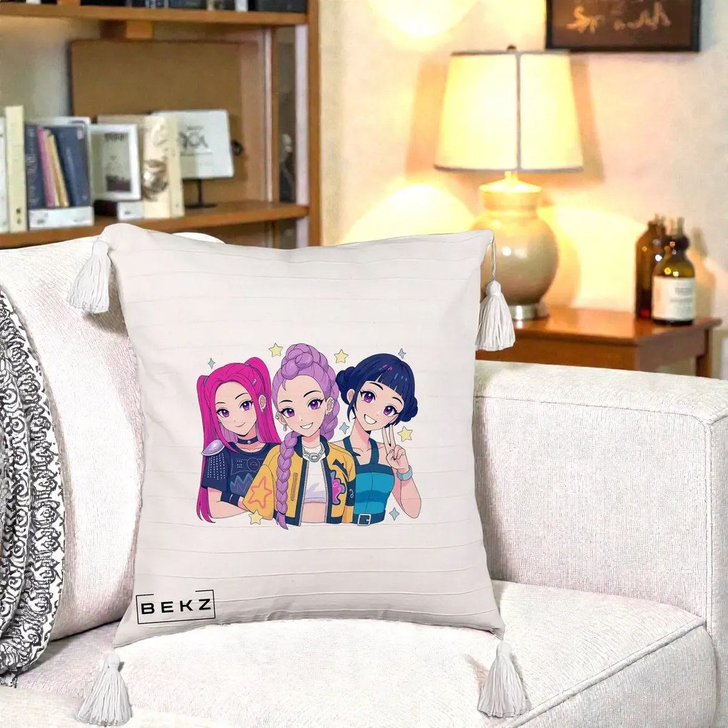 Perna Personalizata K-pop HUNTRX Trio Anime Stele, 40x40 cm, Bej cu Franjuri, Husa Detasabila, Perna Inclusa, BEKZ®