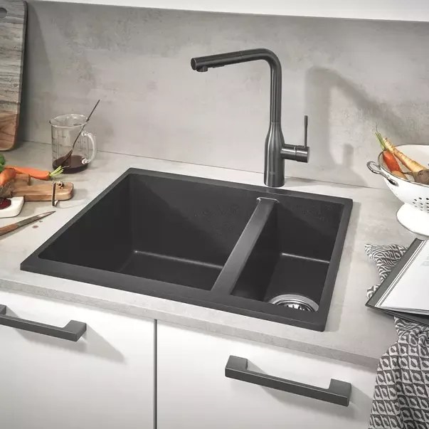 Baterie bucatarie cu dus extractabil Grohe Essence inalta antracit periat Hard Graphite