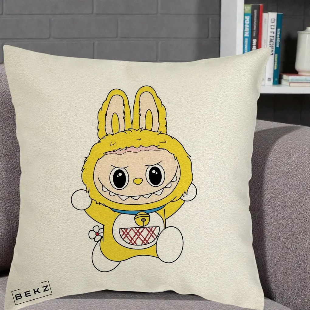 Perna Personalizata Labubu Galben Doraemon, 40x40 cm, Ecru, Husa Detasabila, Perna Inclusa, BEKZ®