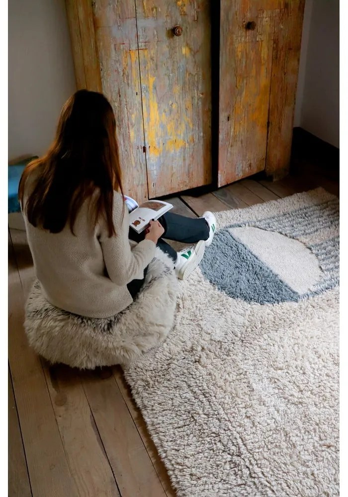 Taburet alb cu tapițerie din lână Berber Soul – Lorena Canals