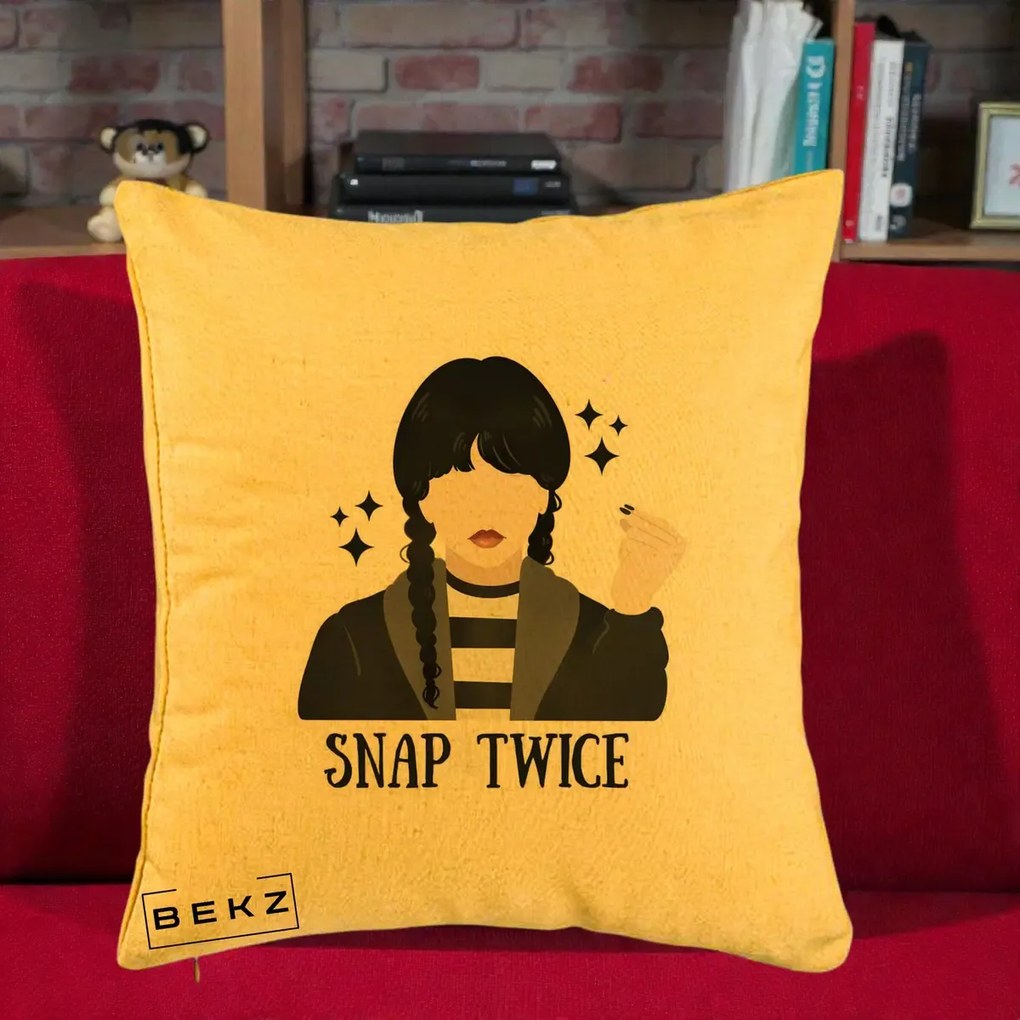 Perna Personalizata Wednesday Snap Twice, 40x40 cm, Galben, Husa Detasabila, Perna Inclusa, BEKZ®