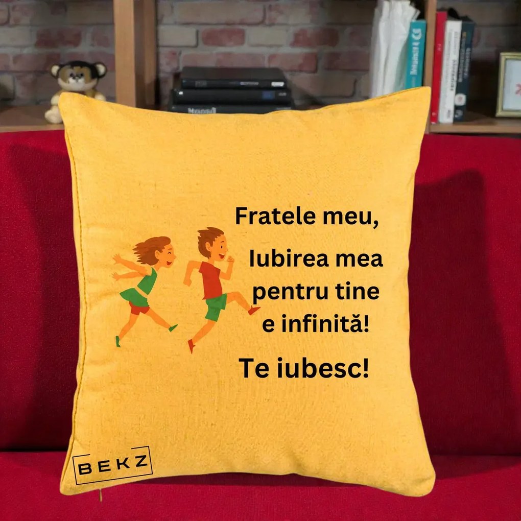 Cadou pentru Frate - Perna Personalizata Fratele Meu Te Iubesc Copii Alergand Colorat, 40x40 cm, Galben, Husa Detasabila, Perna Inclusa, BEKZ®