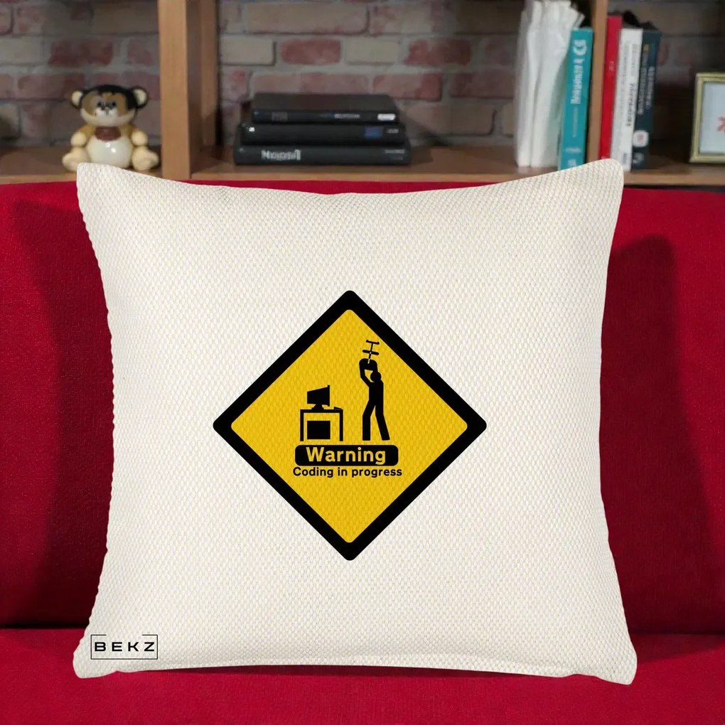 Perna Personalizata Warning Coding in Progress, 40x40 cm, Crem Reliefat, Husa Detasabila, Perna Inclusa, BEKZ®