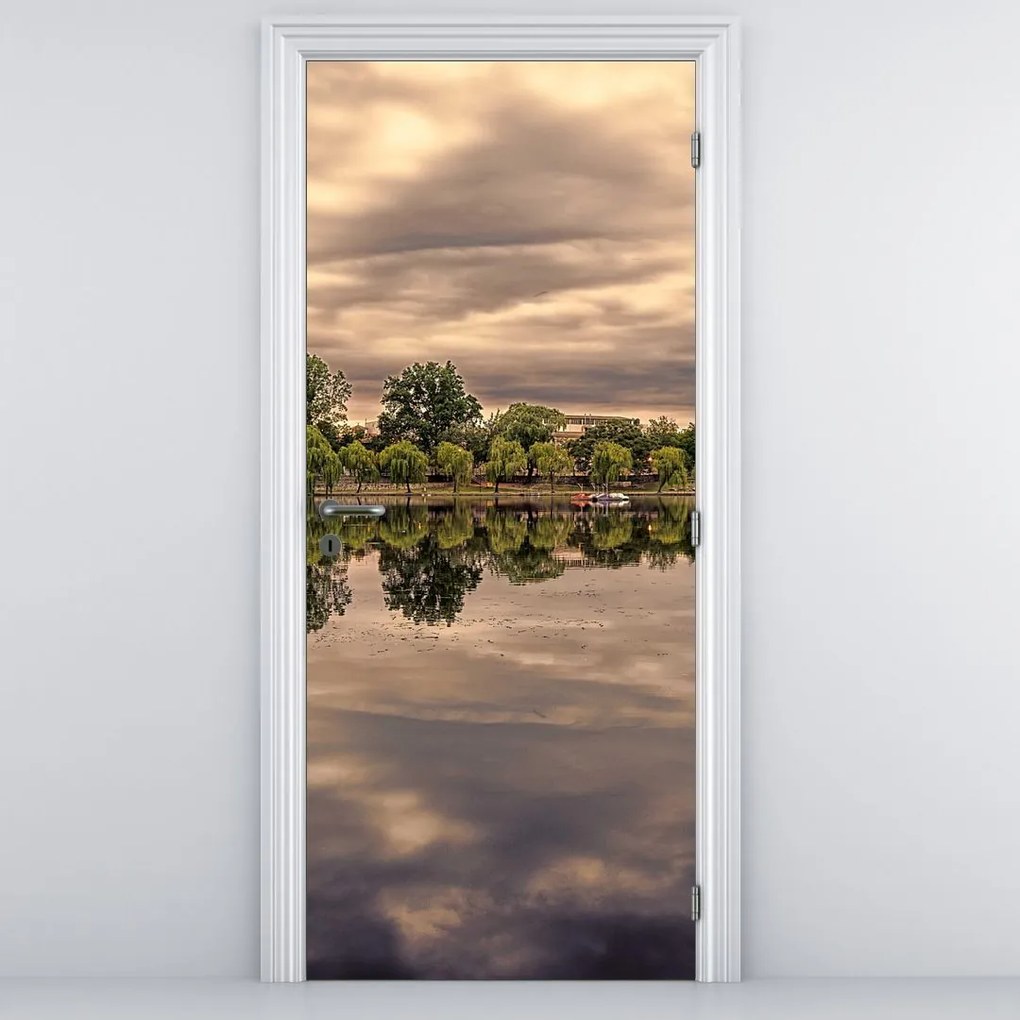 Fototapet pentru ușă - Copaci și lac (95x205cm)