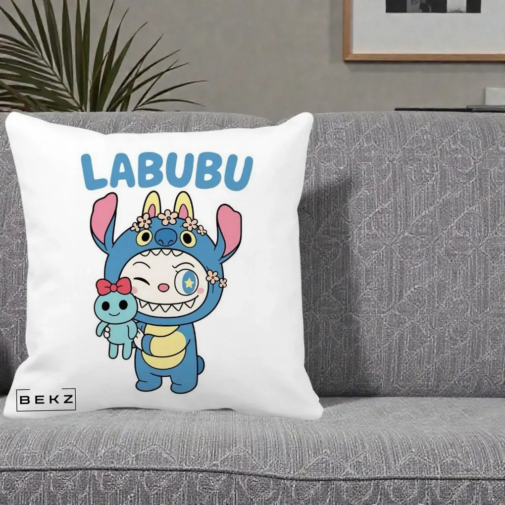 Perna Personalizata Labubu x Stitch cu Flori, 40x40 cm, Alba Mata, Husa Detasabila, Perna Inclusa, BEKZ®