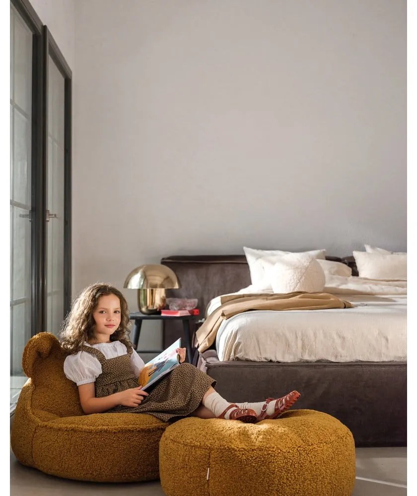 Fotoliu puf pentru copii maro cu tapițerie din țesătură bouclé Bear – Wigiwama