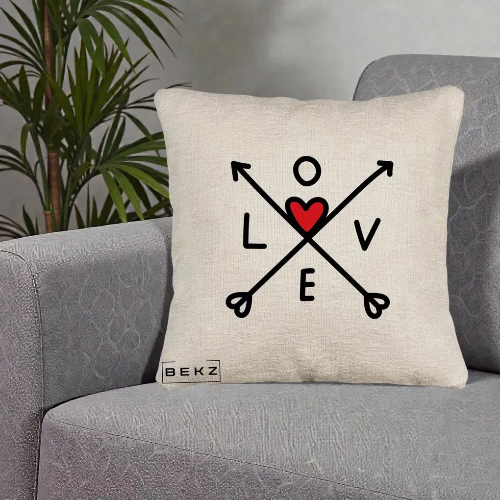 Perna Decorativa Love cu Sageti Incrucisate si Inima Rosie, 40x40 cm, Bej Canapea, Husa Detasabila, Perna Inclusa, BEKZ®