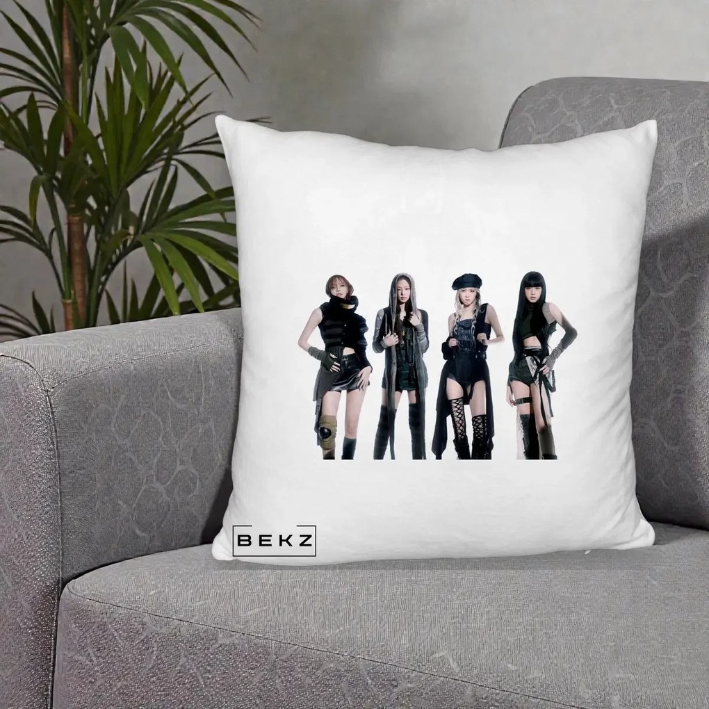 Perna Personalizata K-pop BLACKPINK Tinute Negre Elegante Grup, 40x40 cm, Alb Pufos, Husa Detasabila, Perna Inclusa, BEKZ®