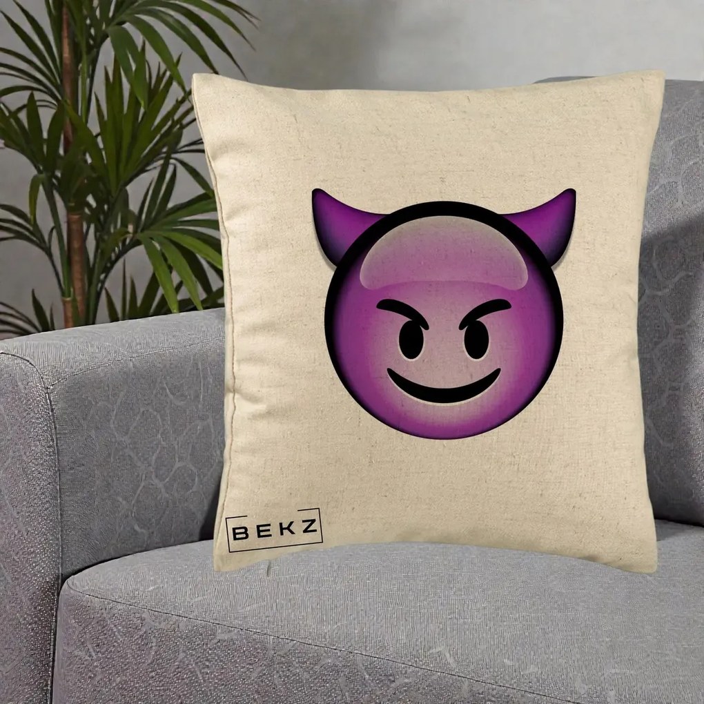 Perna Decorativa Emoji Diavol Mov, 40x40 cm, Bej, Husa Detasabila, Perna Inclusa, BEKZ®