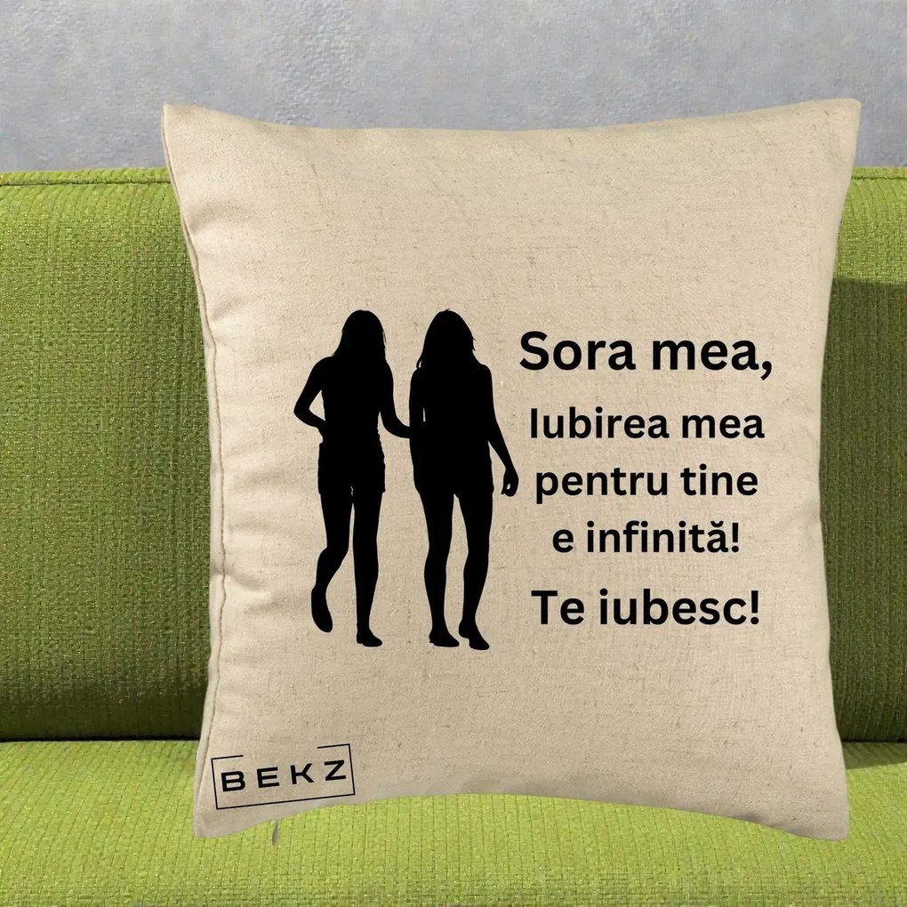 Cadou pentru Sora - Perna Personalizata Sora Mea Te Iubesc Siluete Negre Tinand Maini, 40x40 cm, Bej, Husa Detasabila, Perna Inclusa, BEKZ®