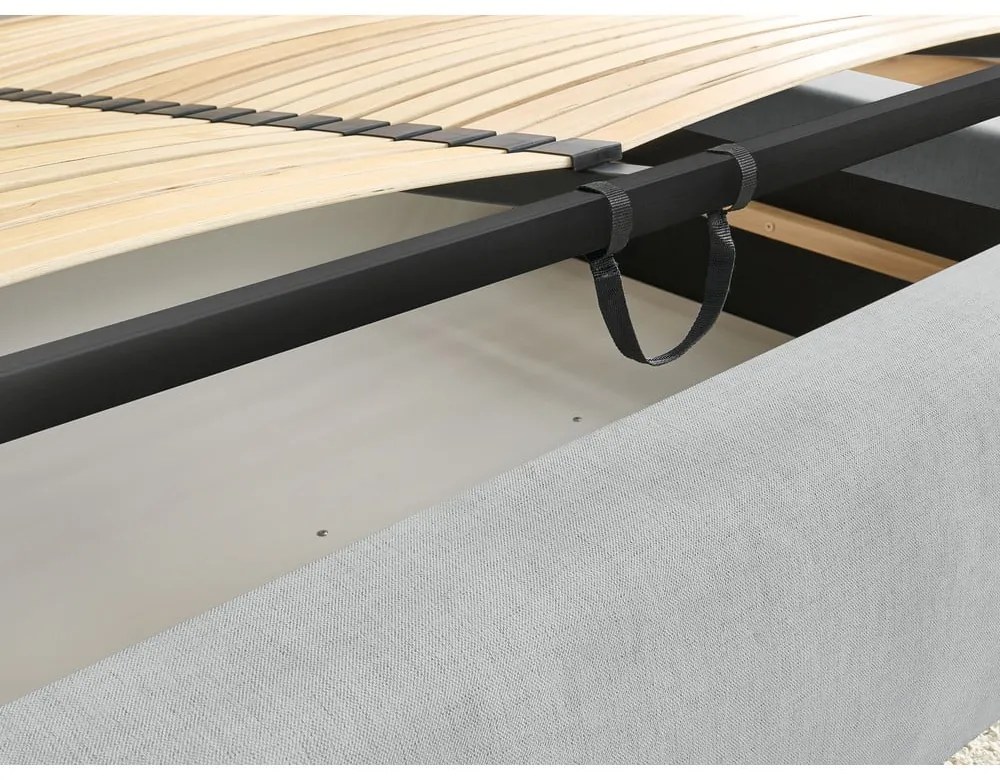 Pat matrimonial gri deschis tapițat cu spațiu de depozitare și somieră 180x200 cm Jagna – Bobochic Paris