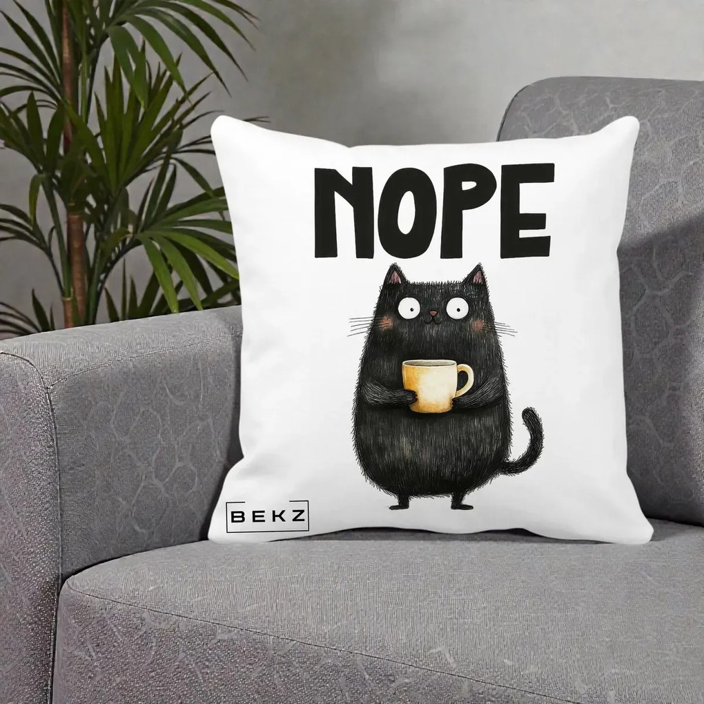 Perna Decorativa NOPE Pisica Neagra Cafea, 40x40 cm, Alba Mata, Husa Detasabila, Perna Inclusa, BEKZ®