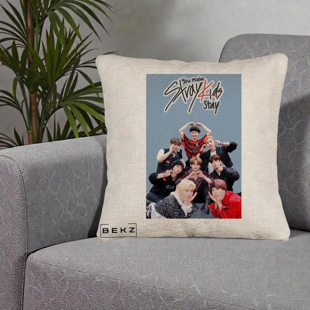 Perna Personalizata K-pop Stray Kids You Make Stray Kids Stay cu Foto Grup, 40x40 cm, Bej Canapea, Husa Detasabila, Perna Inclusa, BEKZ®