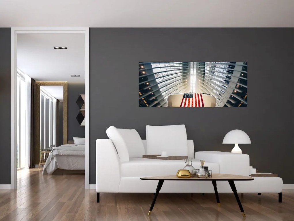 Tablou unei construcții cu steagul SUA (120x50 cm)