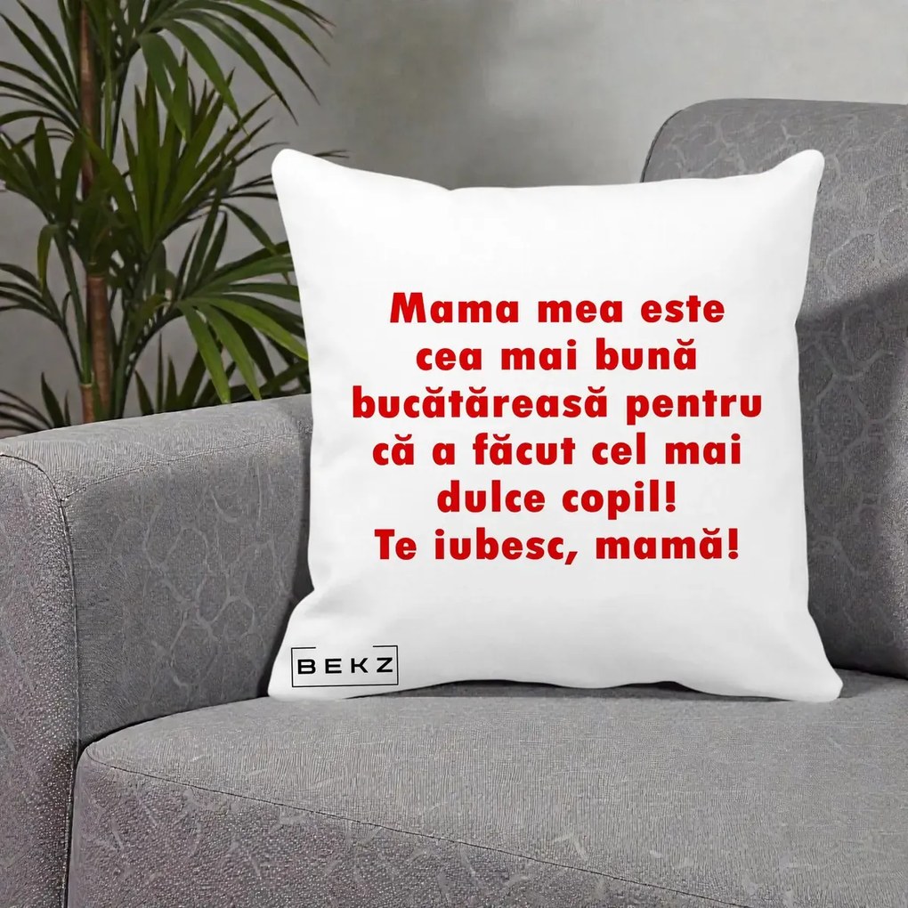 Cadou pentru Mama - Perna Personalizata Mama cea Mai Buna Bucatareasa, 40x40 cm, Alba Mata, Husa Detasabila, Perna Inclusa, BEKZ®