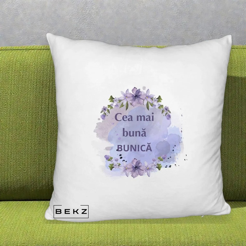 Cadou pentru Bunica - Perna Personalizata Cea Mai Buna Bunica Flori Mov Acuarela Negru, 40x40 cm, Alb Pufos, Husa Detasabila, Perna Inclusa, BEKZ®