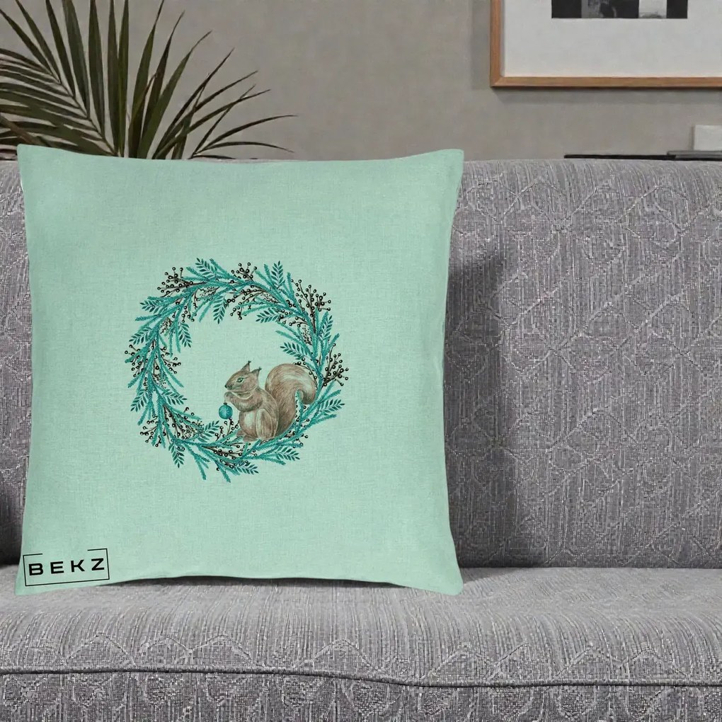 Perna Decorativa Coroana Turcoaz cu Veverita, 40x40 cm, Verde Menta, Husa Detasabila, Perna Inclusa, BEKZ®