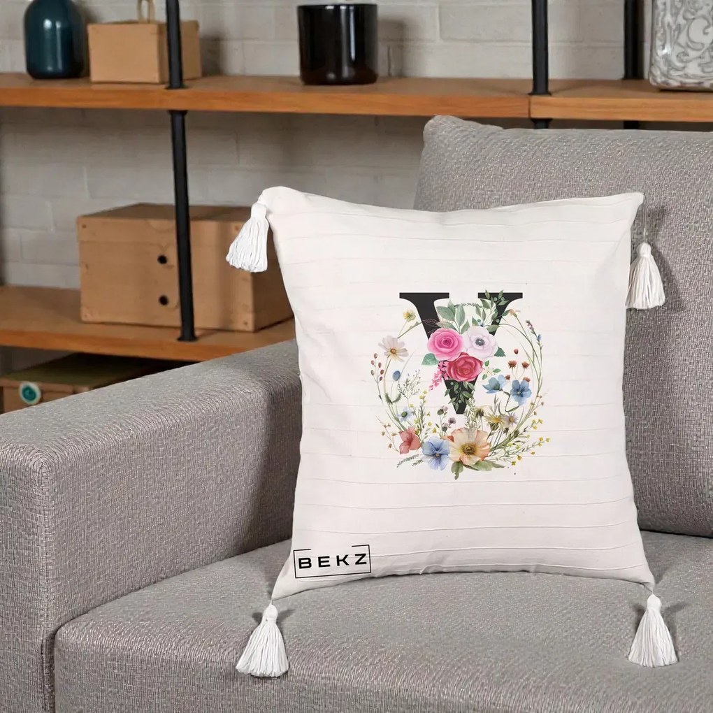 Cadou Personalizat - Perna Personalizata Monograma Florala Litera V cu Coroana, 40x40 cm, Bej cu Franjuri, Husa Detasabila, Perna Inclusa, BEKZ®