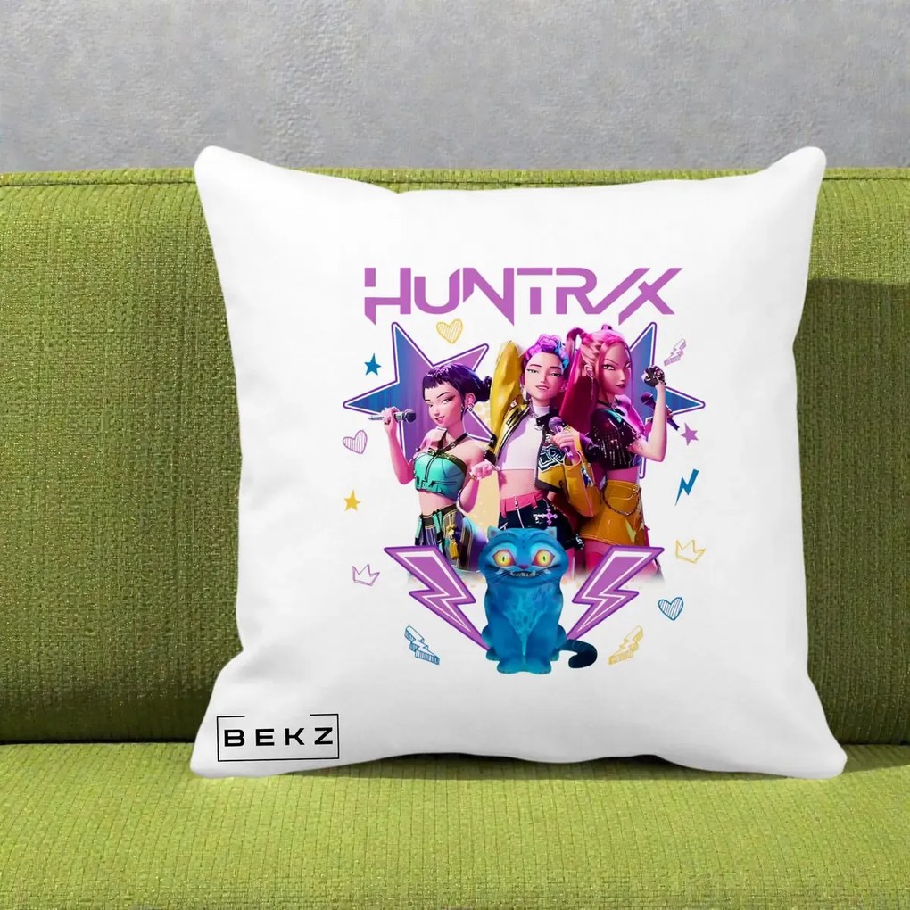 Perna Personalizata K-pop HUNTRX Trio 3D cu Pisica Fulgere, 40x40 cm, Alba Mata, Husa Detasabila, Perna Inclusa, BEKZ®
