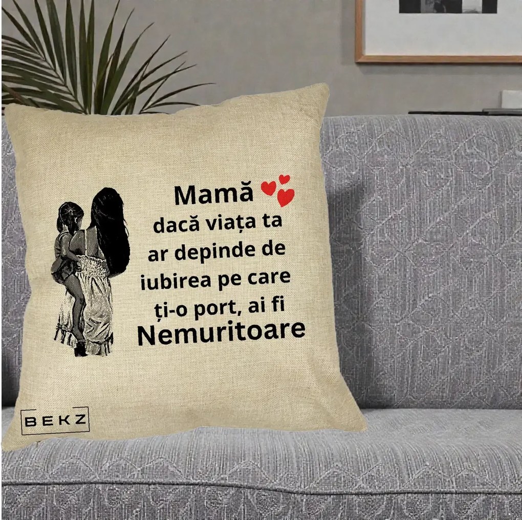 Cadou pentru Mama - Perna Personalizata Mama Nemuritoare Imbratisare, 40x40 cm, Crem, Husa Detasabila, Perna Inclusa, BEKZ®