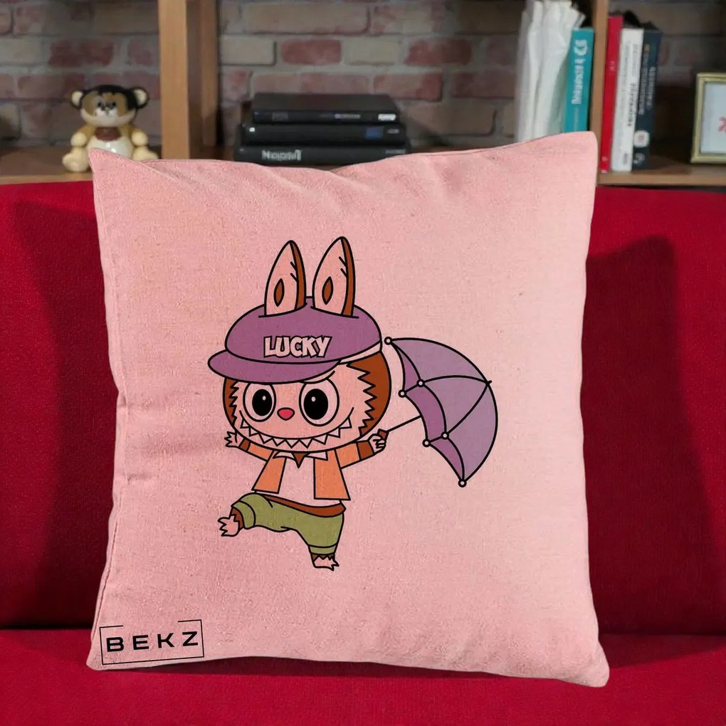 Perna Personalizata Labubu Lucky cu Umbrela, 40x40 cm, Roz, Husa Detasabila, Perna Inclusa, BEKZ®