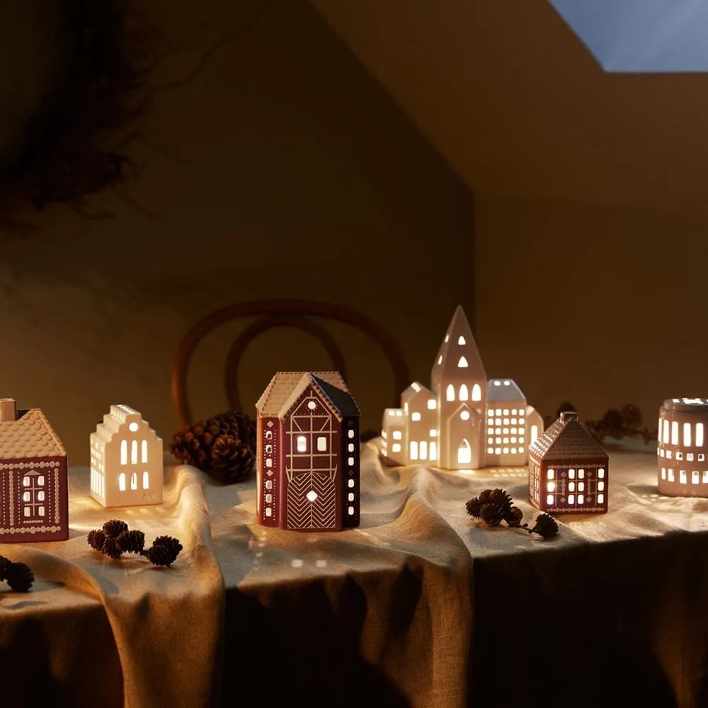 Sfeșnic pentru lumânări pastilă din ceramică Gingerbread Lighthouse – Kähler Design