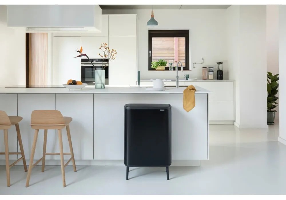 Coș de gunoi negru mat cu senzori de atingere din oțel 60 l Bo Touch Bin Hi – Brabantia