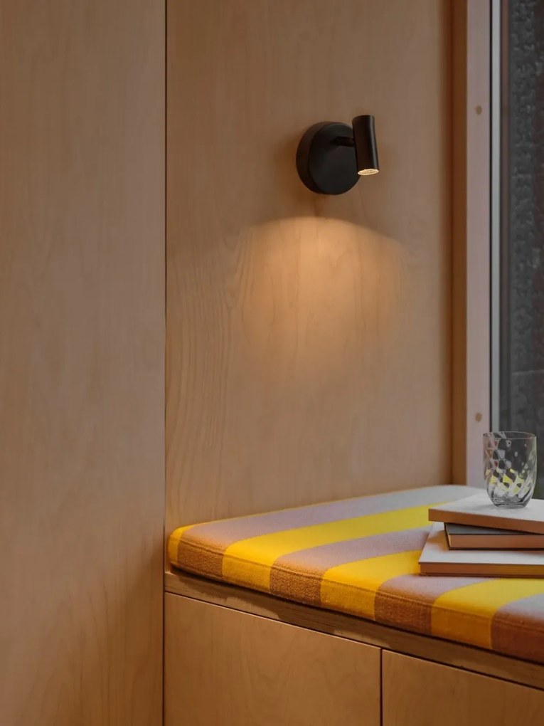 Aplica de perete cu spot LED directionabil Omari Round negru