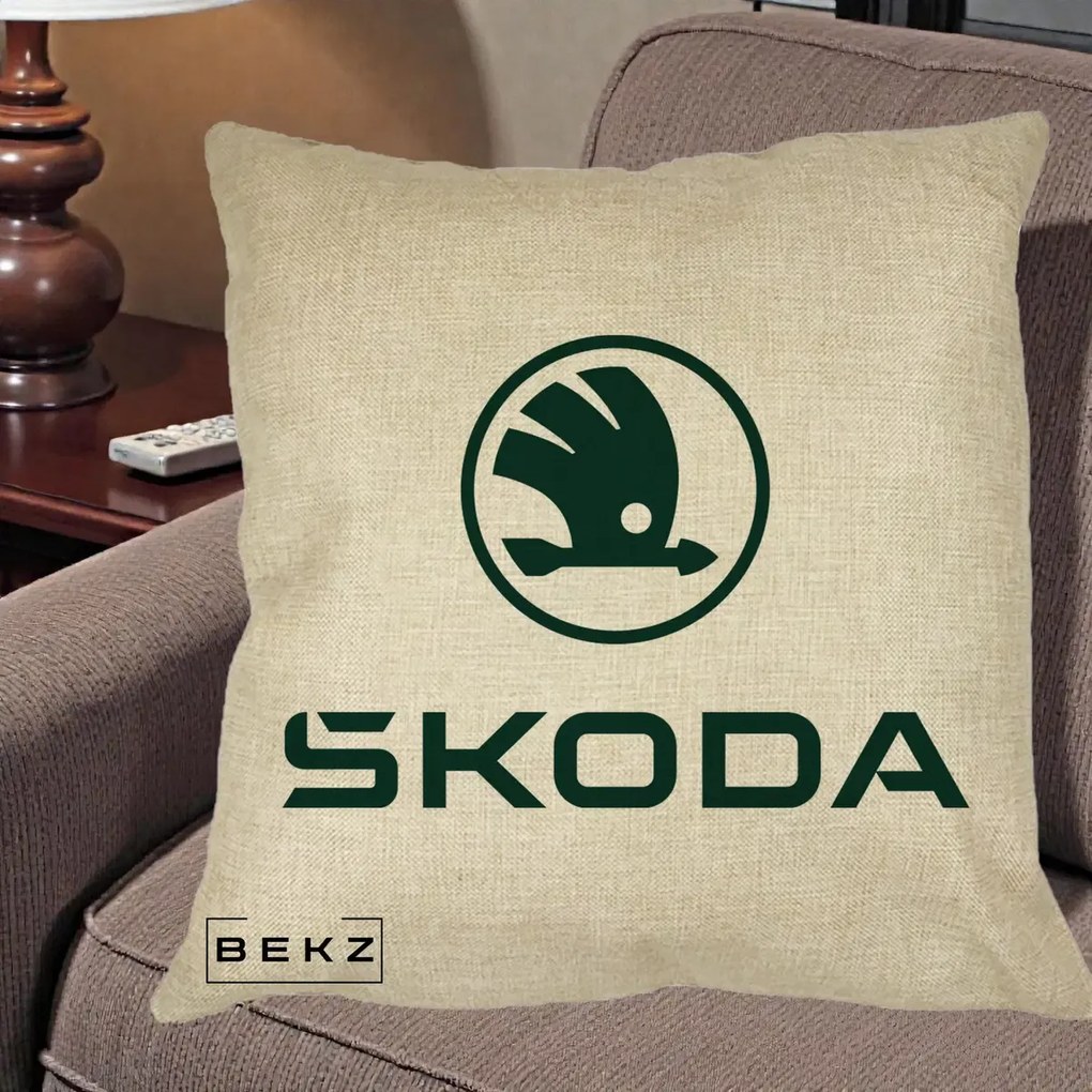 Perna Personalizata cu emblema Skoda, 40x40 cm, Crem, Husa Detasabila, Perna Inclusa, BEKZ®