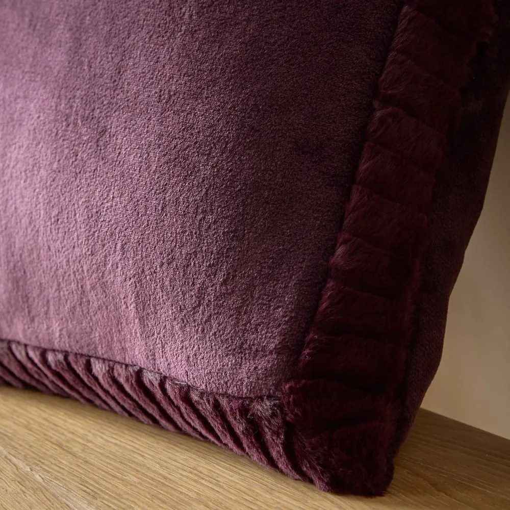 Pernă decorativă din micropluș/cocolino 55x55 cm Velvet and Faux Fur – Catherine Lansfield