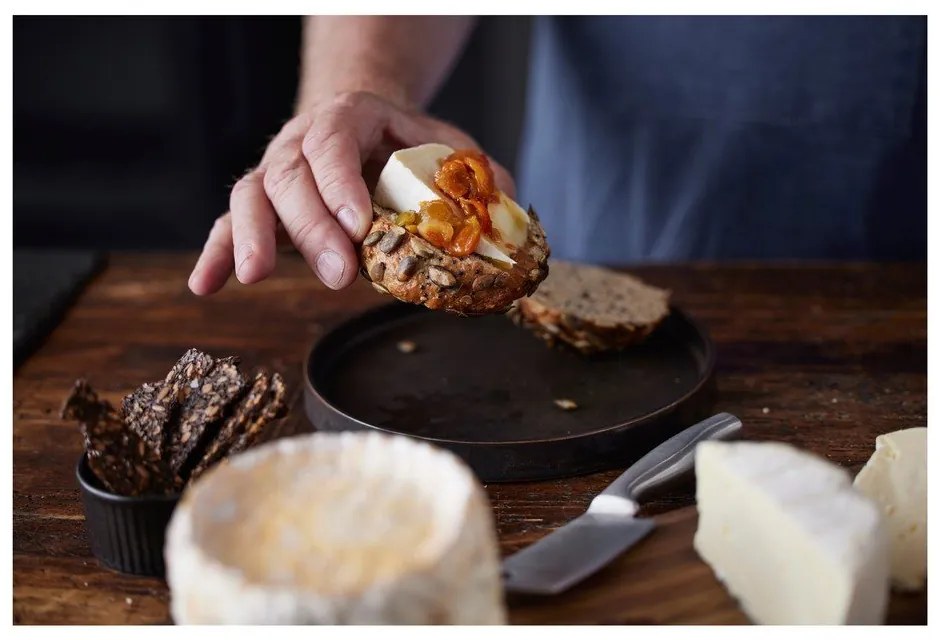 Tocător cu accesorii din lemn de tăiat 22x38 cm – Holm