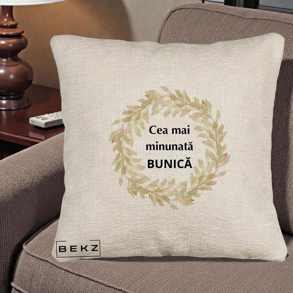 Cadou pentru Bunica - Perna Personalizata Cea Mai Minunata Bunica Coronita Frunze Acuarela, 40x40 cm, Bej Canapea, Husa Detasabila, Perna Inclusa, BEKZ®