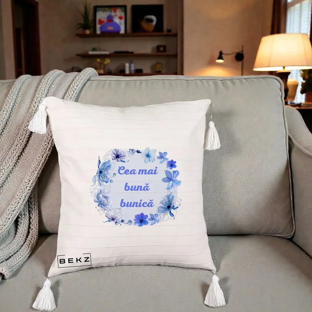 Cadou pentru Bunica - Perna Personalizata Cea Mai Buna Bunica Coronita Flori Albastre Acuarela, 40x40 cm, Bej cu Franjuri, Husa Detasabila, Perna Inclusa, BEKZ®