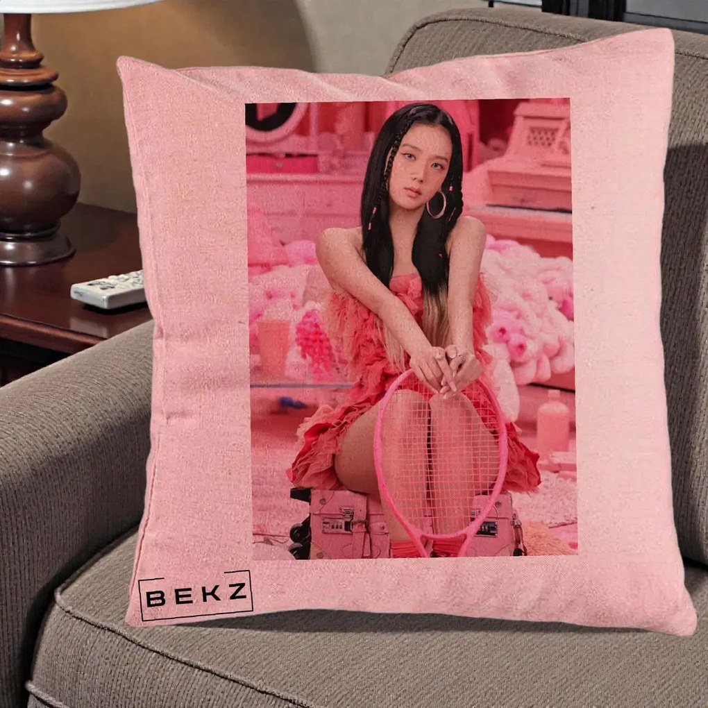 Perna Personalizata K-pop BLACKPINK Jisoo Pink Room, 40x40 cm, Roz, Husa Detasabila, Perna Inclusa, BEKZ®