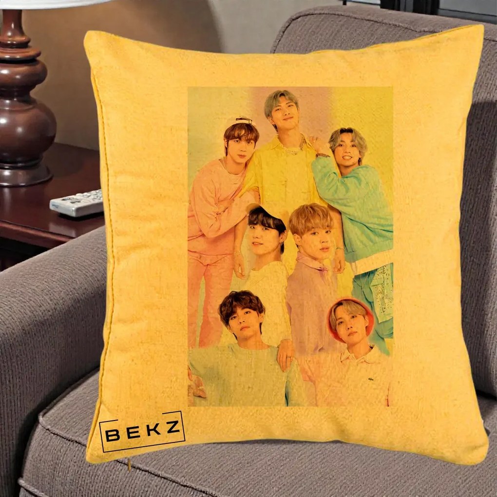 Perna Personalizata K-pop BTS Foto Grup Pastel Colorat cu 7 Membrii, 40x40 cm, Galben, Husa Detasabila, Perna Inclusa, BEKZ®