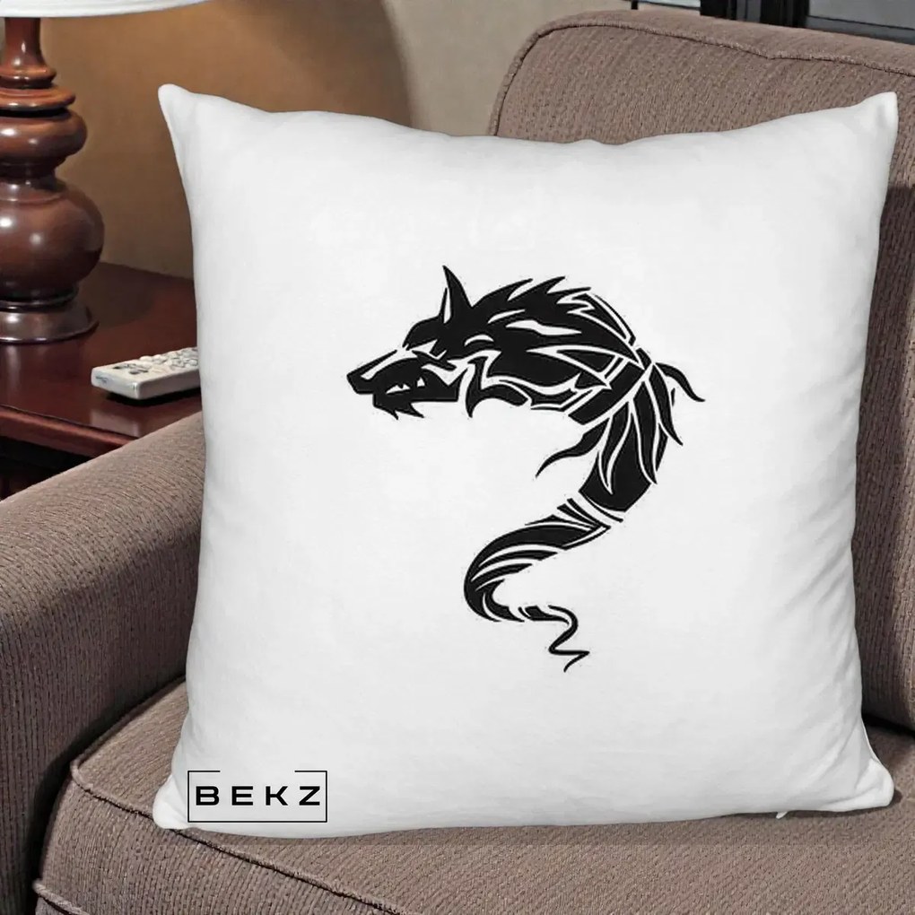 Perna Decorativa Lup Tribal Alb-Negru, 40x40 cm, Alb Pufos, Husa Detasabila, Perna Inclusa, BEKZ®