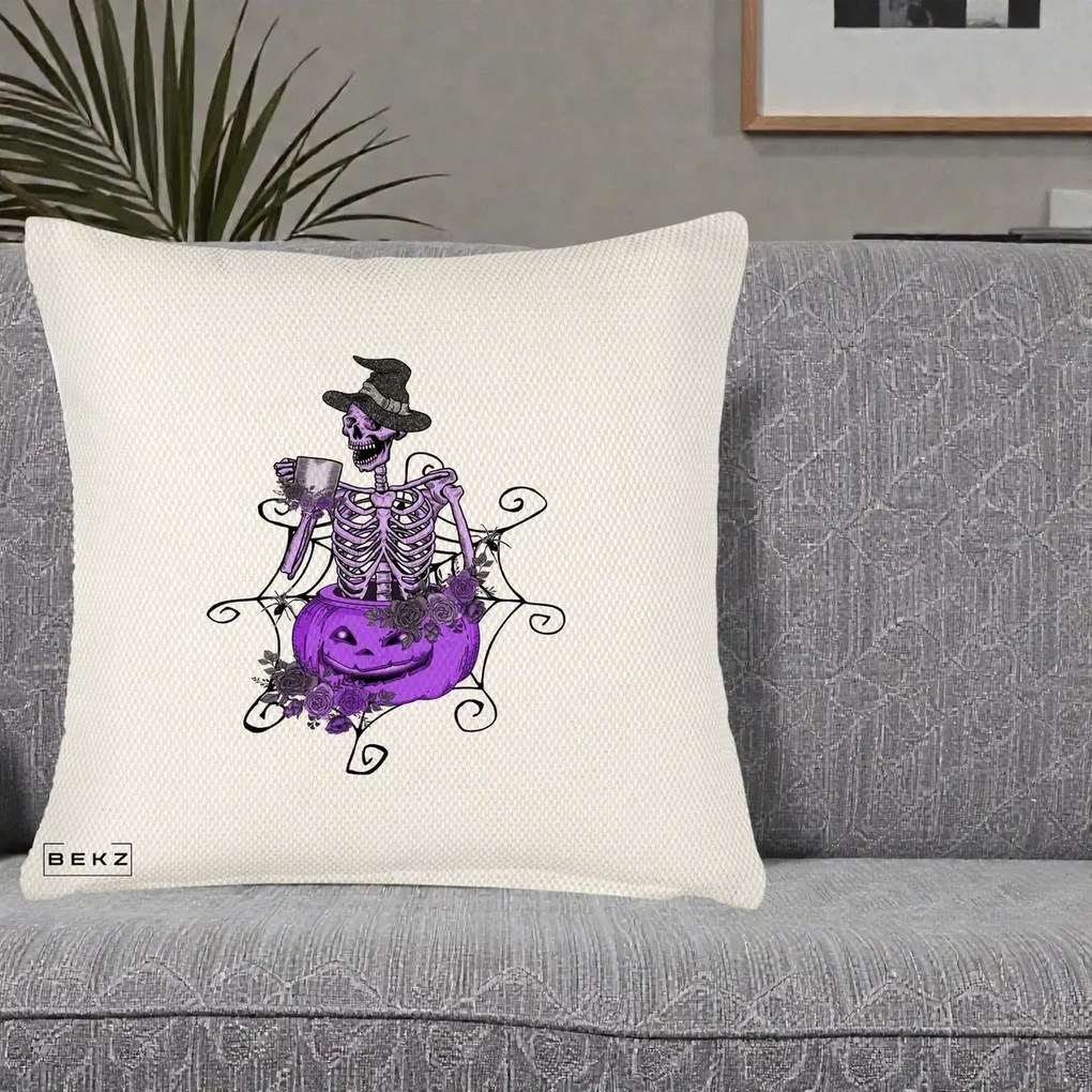 Perna Decorativa Schelet Vrajitor cu Dovleac Violet Halloween, 40x40 cm, Crem Reliefat, Husa Detasabila, Perna Inclusa, BEKZ®