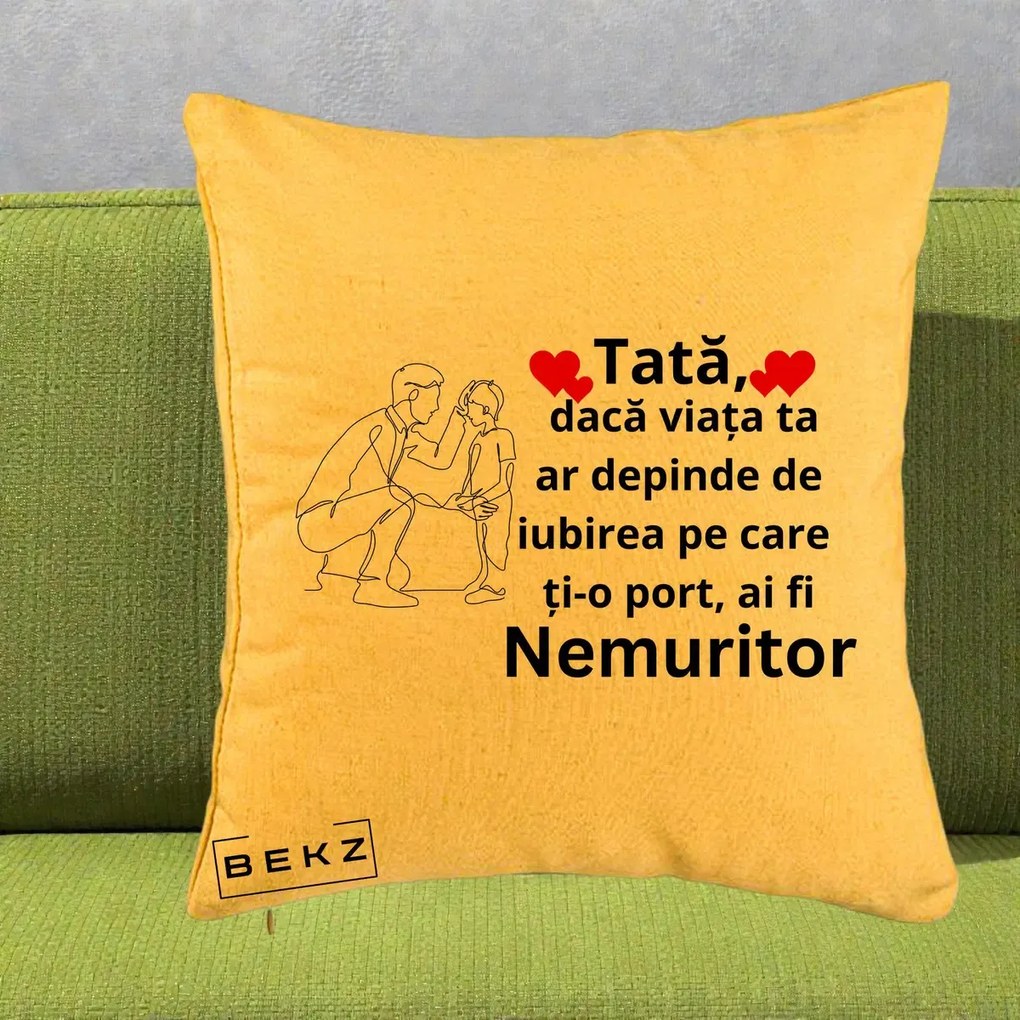 Cadou pentru Tata - Perna Personalizata Tata Nemuritor cu Inimi Rosii, 40x40 cm, Galben, Husa Detasabila, Perna Inclusa, BEKZ®