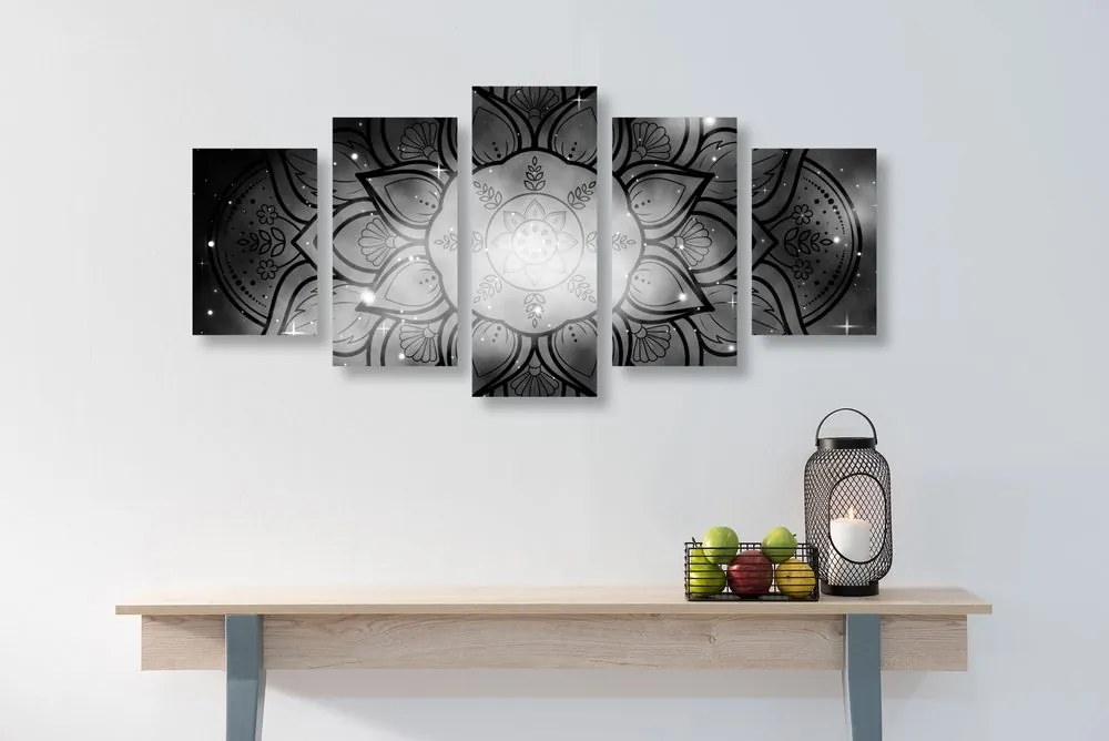 Tablou 5-piese Mandala cu un fundal de galaxie în design alb-negru