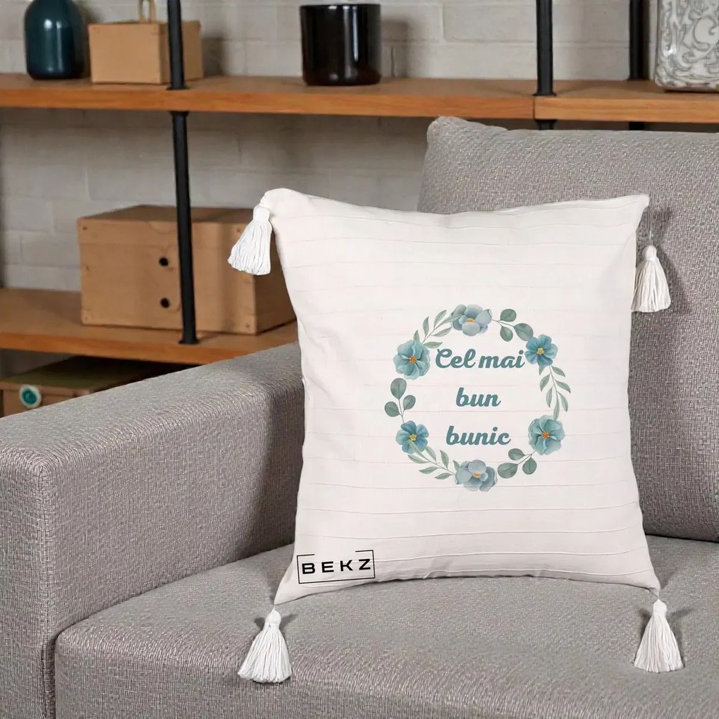 Cadou pentru Bunic - Perna Personalizata Cel Mai Bun Bunic Coronita Flori Albastre Teal, 40x40 cm, Bej cu Franjuri, Husa Detasabila, Perna Inclusa, BEKZ®